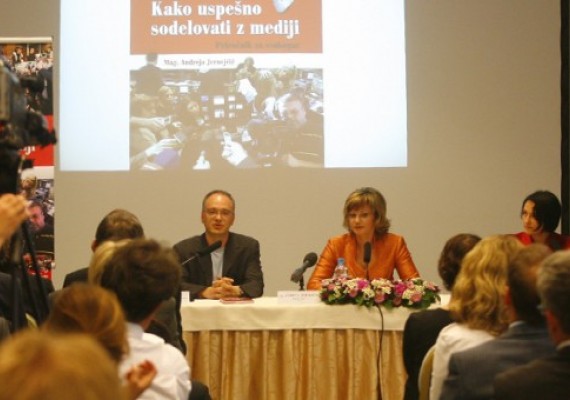 Novinarska konferenca ob izidu knjige z dr. Dejanom Verčičem.